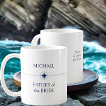 Nautisk Bröllopsfest Gift Far i Bride Kaffemugg<br><div class="desc">Bröllopsfesten presenterar mugg med nautiskt tema för att anpassa sig för var och en av medlemmarna i bröllopsfesten. Anpassningsbarna innehåller er gäst namn, roll eller relation och namn i bruden och brudgummen och deras bröllop-datum. Om du vill ge dig in i designen verktyg kan du också ändra färg på bakgrunden,...</div>