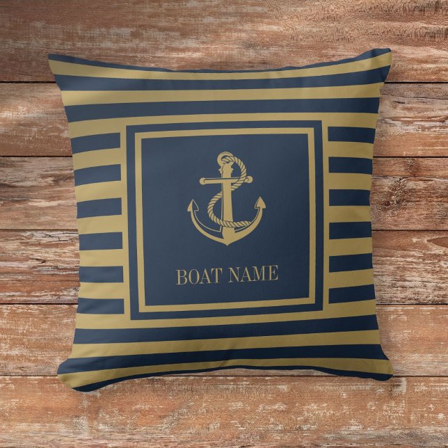Nautisk havsabborre Namn, blått och Guld strimlat Kudde (Nautical Boat Name Navy Blue And Gold Striped Throw Pillow)