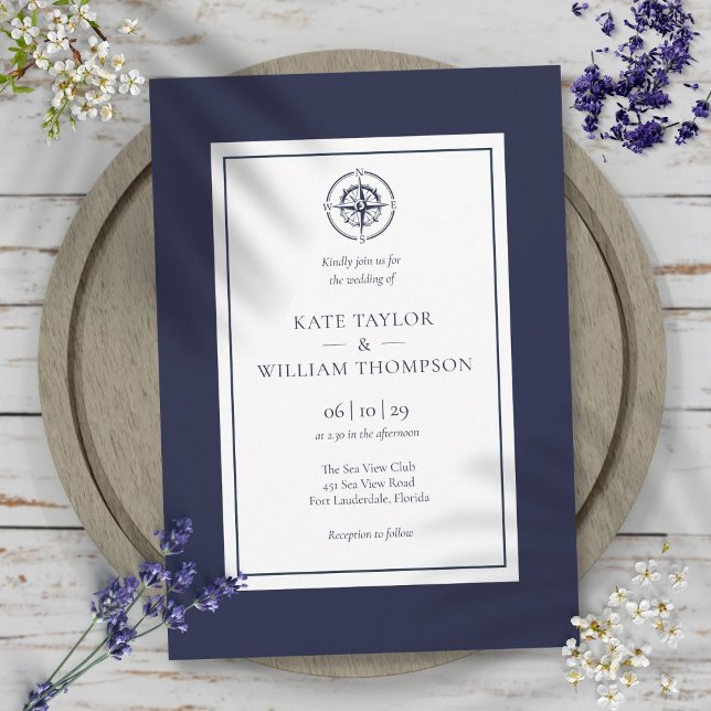 Nautisk kompass, blå och vit Bröllop Inbjudningar (Nautical Compass Navy Blue And White Wedding Invitation)