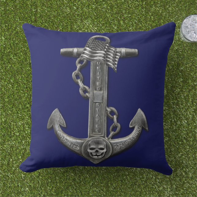 Nautisk nödlidande amerikansk ankarskalle flagga kudde (Gräs)