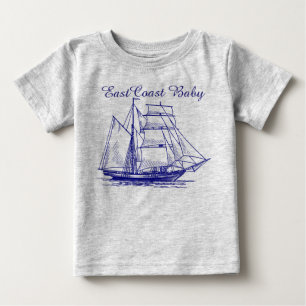 Nautisk schooner för frakt för ostkustbabysegelb t shirt
