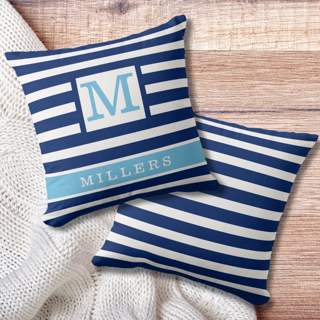 Nautiska Navyblå Ränder Familjenamn Monogram  Kudde (Skapare uppladdad)