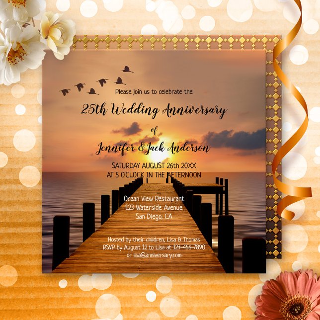 Nautiskt kustsolnedgång bröllopsjubileum inbjudningar (A romantic wedding anniversary invitation featuring a sunset on a jetty at the waterfront)