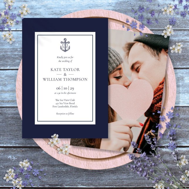 Nautiskt marinblått och vitt ankarfoto bröllop inbjudningar (Nautical Navy Blue And White Anchor Photo Wedding Invitation)