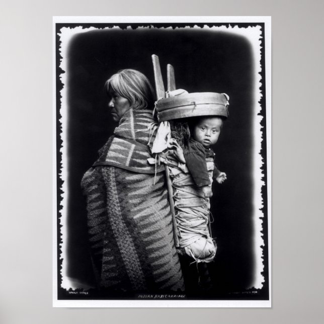 Navaho-kvinna som bär på en påse på ryggen poster (Framsidan)