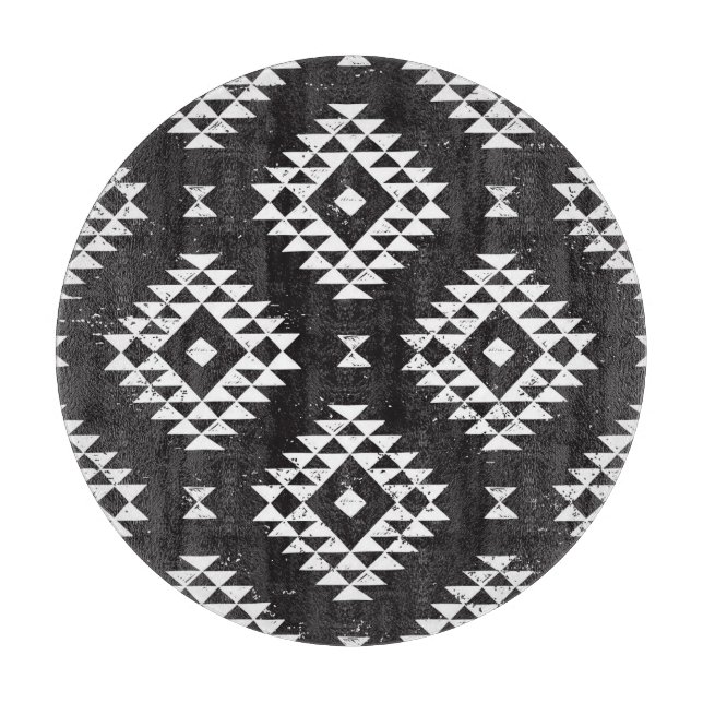 Navajo Geometric: Black White Tribal. (Framsidan)