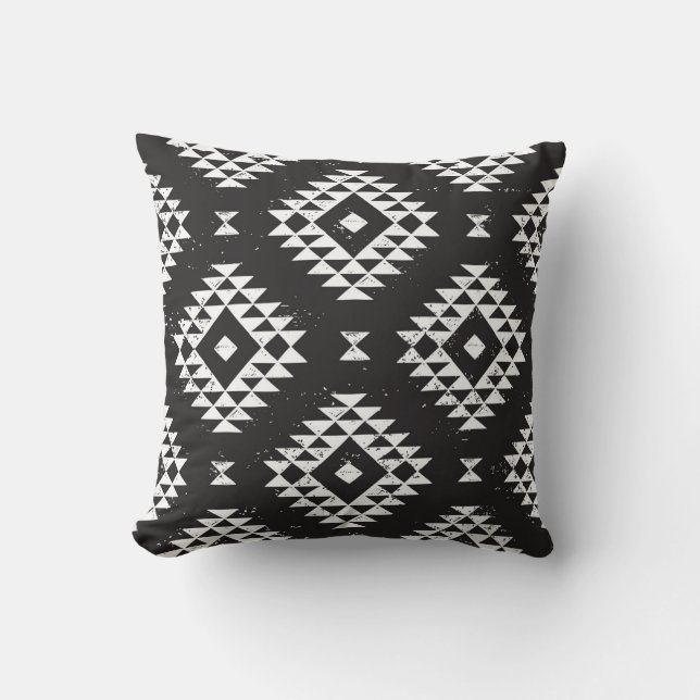 Navajo Geometric: Black White Tribal. Kudde (Framsida)