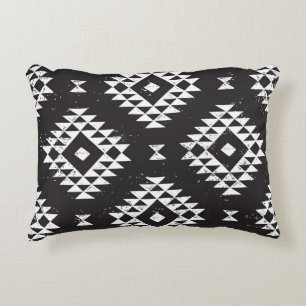 Navajo Geometric: Black White Tribal. Prydnadskudde
