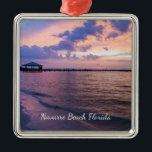 Navarre Beach Magic Hour Lila Sunset Ornament<br><div class="desc">Ornament souvenir med ett foto av ett andningssätt som slutar dagen på stranden! Jag tog det här magiska timfotot precis efter solnedgången i Navarre Beach Florida, United Stater. Tittar du fler utskrifter eller produkter? Besök gärna min butik: http://www.zazzle.com/timelessmomentsphtgy Det här fotot togs av Jennifer White med Timless Moments Photography. Alla...</div>