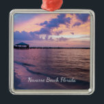 Navarre Beach Magic Hour Lila Sunset Ornament<br><div class="desc">Ornament souvenir med ett foto av ett andningssätt som slutar dagen på stranden! Jag tog det här magiska timfotot precis efter solnedgången i Navarre Beach Florida, United Stater. Tittar du fler utskrifter eller produkter? Besök gärna min butik: http://www.zazzle.com/timelessmomentsphtgy Det här fotot togs av Jennifer White med Timless Moments Photography. Alla...</div>