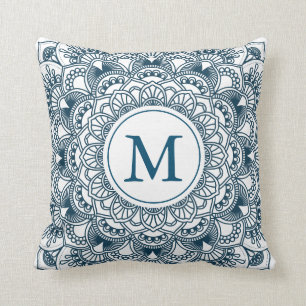 Navi Blue blommigt mandala monogram Kudde