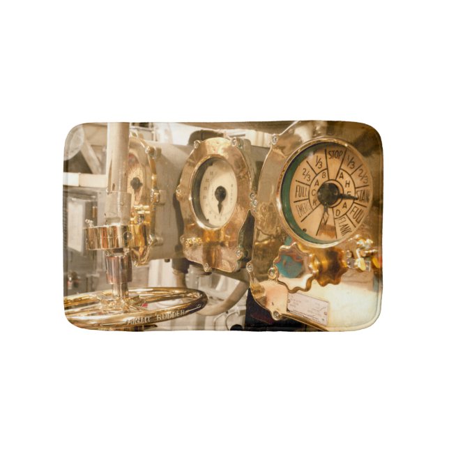 Navigations- mätinstrument och instrumenterar på badrumsmatta (Framsidan)