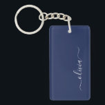 Navy Blue and White Modern Monogram Nyckelring<br><div class="desc">Vi presenterar vår marinblå och vita moderna monogramsamling: Öka din hemdekoration med vår sofistikerade samling med ett contemporary marinblått och vitt färg. Varje biet är noggrant utformat för att driva ut elegans och stil, perfekt för att tillföra ett litet modernt lugn till vilket rum som helst. Oavsett om du är...</div>