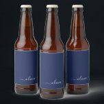 Navy Blue and White Modern Monogram Ölflaska Etikett<br><div class="desc">Vi presenterar vår marinblå och vita moderna monogramsamling: Öka din hemdekoration med vår sofistikerade samling med ett contemporary marinblått och vitt färg. Varje biet är noggrant utformat för att driva ut elegans och stil, perfekt för att tillföra ett litet modernt lugn till vilket rum som helst. Oavsett om du är...</div>