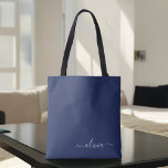 Navy Blue and White Modern Monogram Tygkasse<br><div class="desc">Vi presenterar vår marinblå och vita moderna monogramsamling: Öka din hemdekoration med vår sofistikerade samling med ett contemporary marinblått och vitt färg. Varje biet är noggrant utformat för att driva ut elegans och stil, perfekt för att tillföra ett litet modernt lugn till vilket rum som helst. Oavsett om du är...</div>