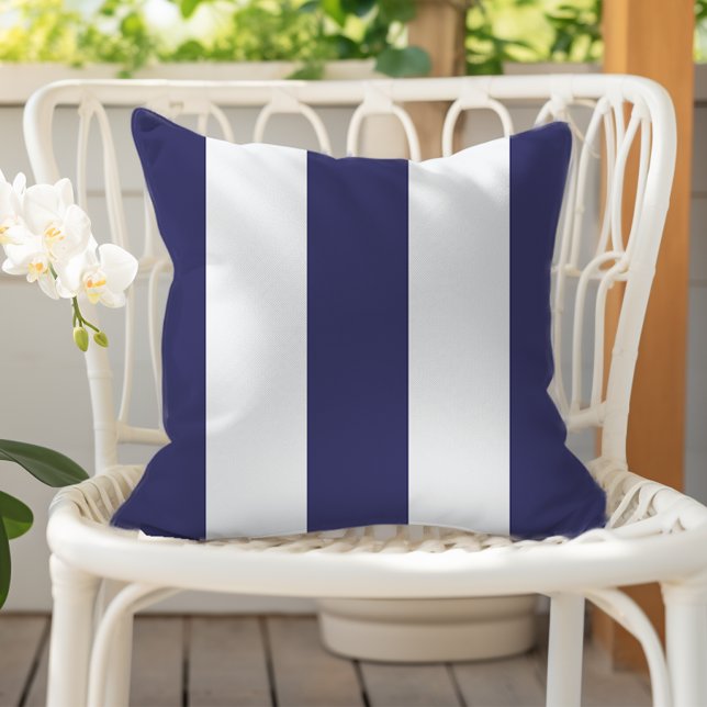 Navy Blue and White Vertical Awning Stripes Kudde (Skapare uppladdad)