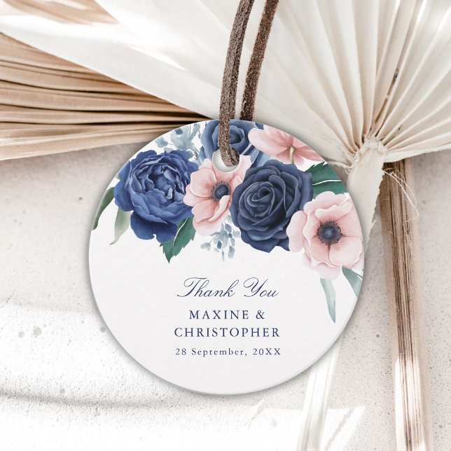 Navy Blue & Blush Blommig Bröllopstackkort Gåvor Etiketter (Navy blue and blush floral favor tags add heartfelt elegance to wedding gifts.)