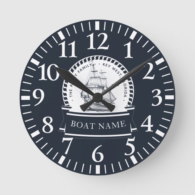 Navy Blue Boat Family Namn Rund Klocka (Framsida)