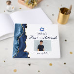 Navy Blue Gold Agate Bar Mitzvah-festfoto Gästböcker<br><div class="desc">Elegant marinblå och guldagat dekorationer pryder sidan av denna moderna Bar Mitzvah-festgästbok. Din sons namn är skrivet i vacker formell skrift under Davidsstjärnan. Lägg till deras foto för en personlig touch. Perfekt för en chic,  stilfull judisk familj som firar sin pojke som kallas till Toran.</div>