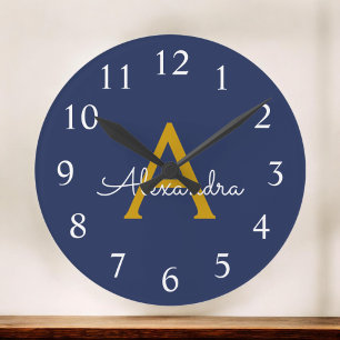 Navy Blue Guld Modern Script Girly Monogram Namn Rund Klocka