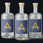 Navy Blue Guld Modern Script Girly Monogram Namn Spritflaskor Etikett<br><div class="desc">Flaska-etiketten Vodka,  Whiskey,  Gin,  Rum,  ,  marinblå och Guld Monogram Namn Liquor (Vodka,  Whiskey). Det gör perfekten söt 16-årsjubileum,  bröllop,  möhippa,  årsdag,  babydusch eller bachelorette-fest för någon som glam lyxen och chic stilar i kärlek.</div>