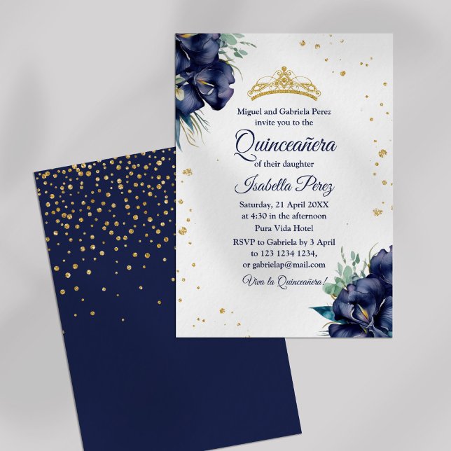 Navy Blue Iris och Glitter Tiara Quinceanera Inbjudningar (Navy Blue Iris and Glitter Tiara Quinceanera Invitation on off-white background.)