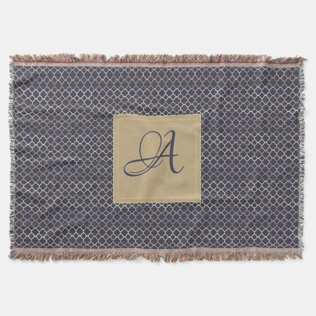 Navy Blue Monogram Quatrefoil Newlyweds Bröllop Filt (Framsidan)