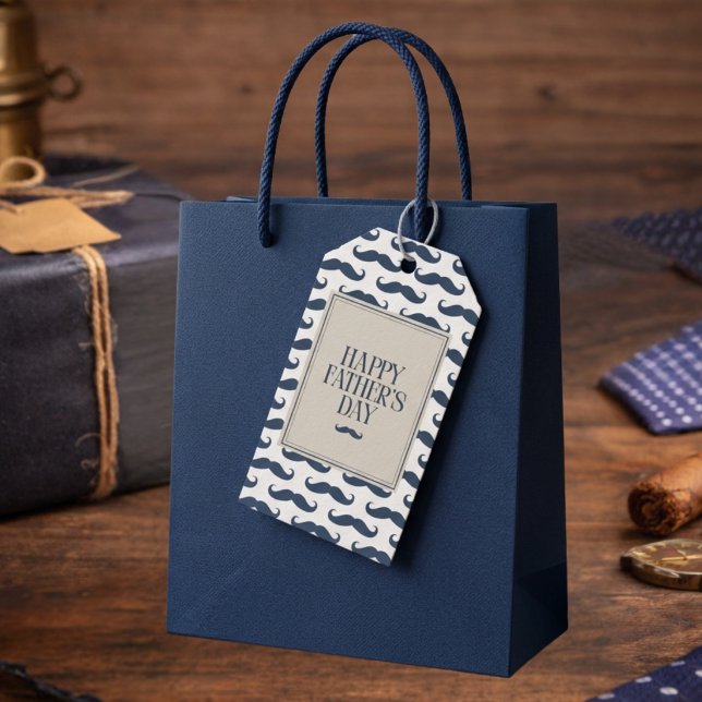 Navy Blue Mustache Pattern Happy Father's Day Presentetikett (Skapare uppladdad)