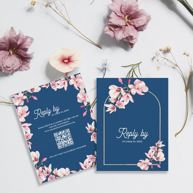 Navy Blue Pink Magnolia Blommig Bröllopsvar Senast OSA Kort (Navy Blue Pink Magnolia Floral Wedding Reply By RSVP Card)