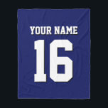 Navy Blue Sports Jersey Team Jersey Fleecefilt<br><div class="desc">Preppy Solid Färg Navy Blue Team Jersey / Sports Jersey / Football Jersey / Rugby Jersey med eget namn Anpassa detta med ditt eget namn eller team namn och ett nummer. Du kan ändra textens storleka placering, färg och placering om du behöver göra ändringar, ändra färg eller ta bort textskuggan...</div>