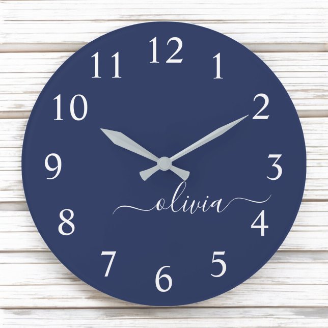 Navy Blue White Modern Script Girly Monogram Namn Stor Klocka (Skapare uppladdad)