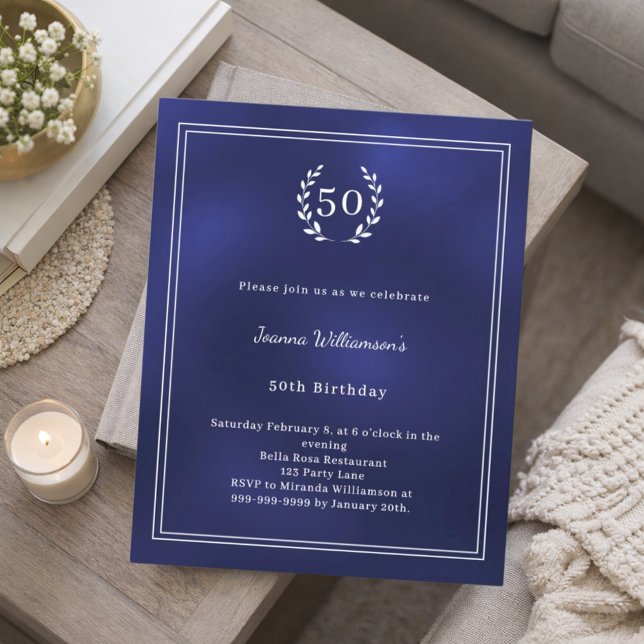 Navy blue white wreath elegant birthday invitation (Skapare uppladdad)
