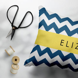 "Navy Blue Zigzag, Navy Blue Chevron", ditt namn Prydnadskudde