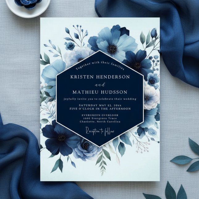 Navy Floral Lush Romance Wedding Inbjudningar (Skapare uppladdad)