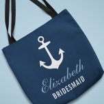 Navy Nautical Anchor Personligt bröllp Bridesmaid Tygkasse<br><div class="desc">Personligt bröllp i väskan har ett ankare för båtar med anpassningsbar som kan vara personlig med namn och rollen för personen i brudens sida. En mönster med röda,  molnblå,  grått och vita ankare visas på baksidan. Den blå bakgrunden i färg kan anpassas.</div>