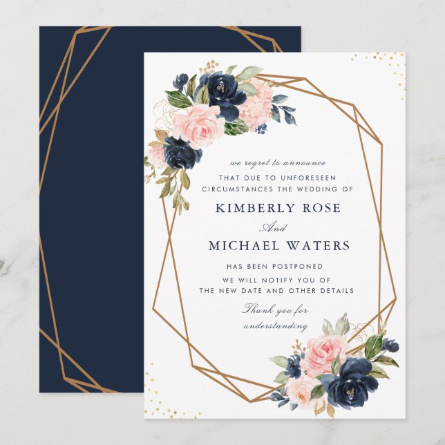 Navy och blush blomsterbröllop uppskjuten inbjudan (Fram/baksida)