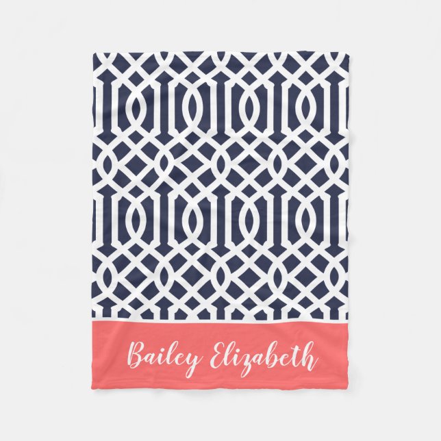 Navy och Coral Trellis Monogram | Redigerbar Färg Fleecefilt (Framsidan)