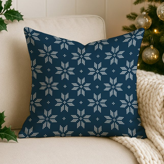 Navy och White Nordic Snowflake | HELGDAG Kudde (Skapare uppladdad)