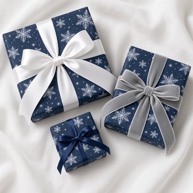 Navy Silver Snöflinga Vinter Värld Mönster Presentpapper (Skapare uppladdad)