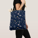 Navy Vår Wildblomor Meadow Garden WedWedding Tygkasse<br><div class="desc">Fånga naturens skönhet på din speciella dag med vår exquisite Wildblommes vattenfärgsbrid i väskan. Elegant,  unik och blomning med kärlek. Använda fält att anpassa ditt mönster med egna formuleringar och detaljer. Om du vill ändra teckensnittet stil,  färg eller textplacering klickar du bara på knappen "Anpassa ytterligare".</div>