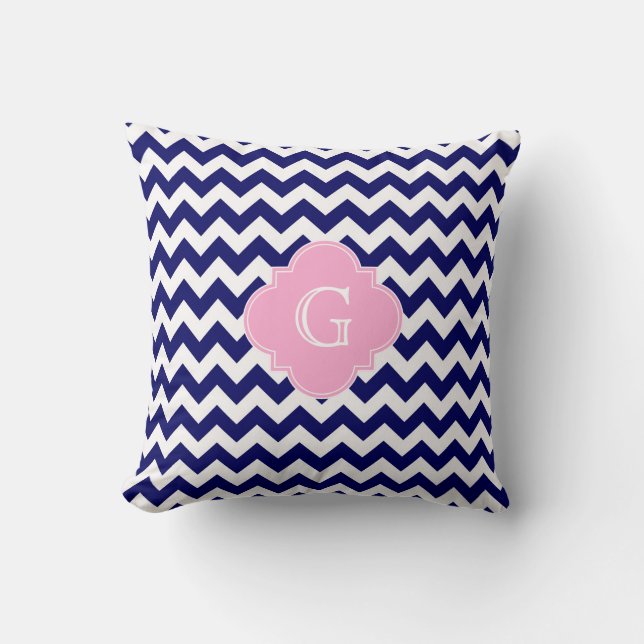 Navy Vit Chevron ZigZag Rosa Quatrefoil Monogram Kudde (Framsida)