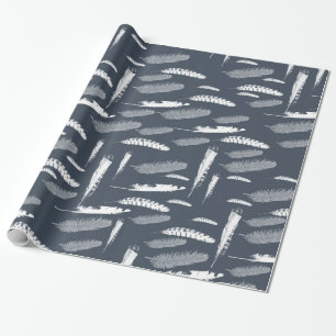 Navy White Feathers Födelsedag Presentpapper