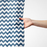 Navy Zigzag, Navy Chevron, Geometric Mönster Sjal<br><div class="desc">Elegant,  snyggt och sofistikerad zigzag (chevron) mönster i marinblått och vitt färg. Modern gåva och trendig,  perfekt för Zigzag älskare i livet.</div>