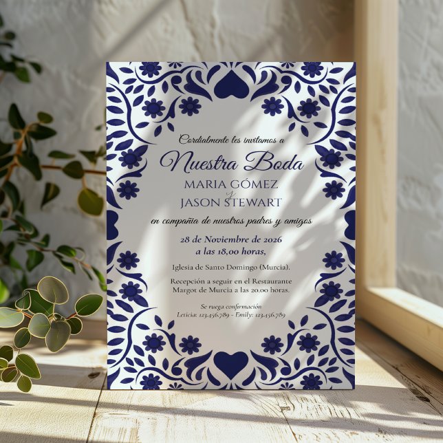 Navyblå Blommig Elegant Romantisk Spansk Bröllopsf Inbjudningar (Navy Blue Floral Elegant Romantic Spanish Wedding Invitation)