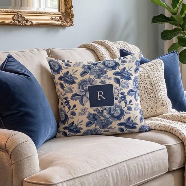 Navyblå Blommig Vintage Monogram Kudde (Skapare uppladdad)