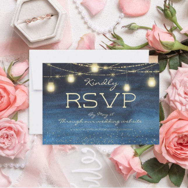 Navyblå Guldsträngljus Lyktor Bröllop RSVP Inbjudningar (Navy blue with gold string lights and glitter wedding RSVP card)