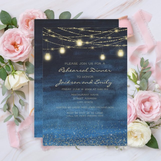 Navyblå Guldsträngljus Rehearsal Middag Inbjudningar (Navy blue and gold string lights rehearsal dinner invitation)