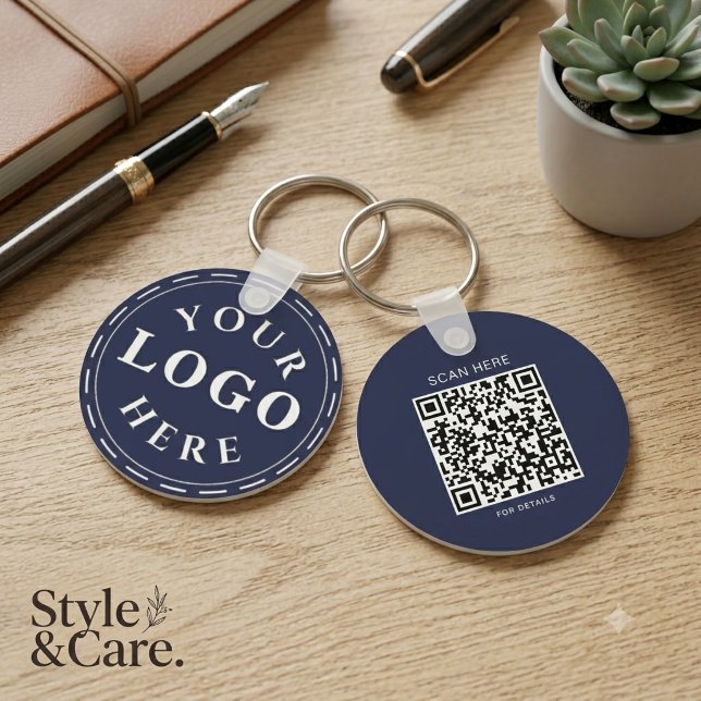 Navyblå nyckelring med logotyp och QR-kod (Navy Blue Logo Keychain with QR Code)