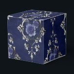 Navyblå och silver viktoriansk blomsterdamask presentaskar<br><div class="desc">Dazzling vintage blomsterdamaskmönster i en låda med accenter i navyblått och silver..</div>
