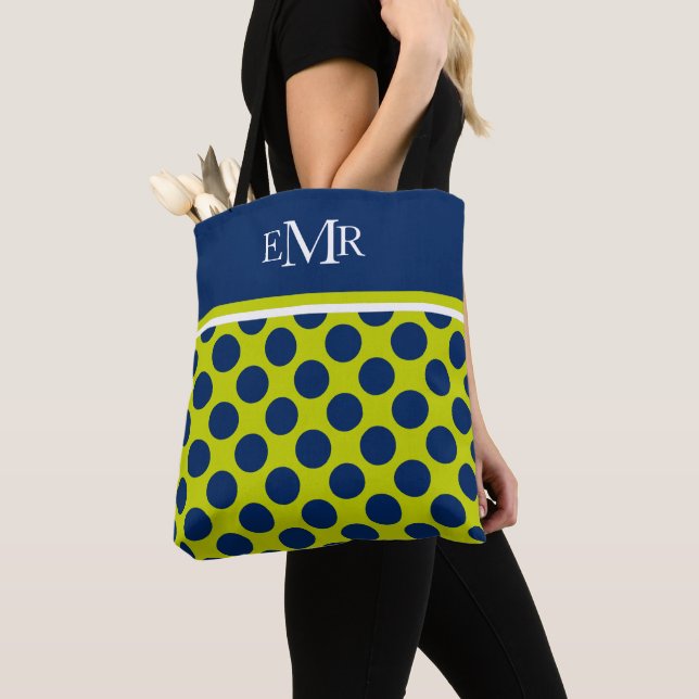 Navyblå prickar på Limegrön monogram Tygkasse (Närbild)